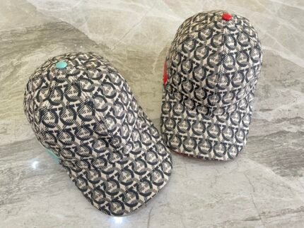 Salvatore Ferragamo Gancini Baseboll Hat With Logo