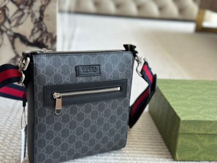 Gucci GG Supreme Messenger Men's Bag Black