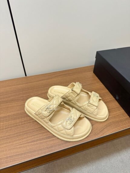 Chanel Women's Slippers Beige